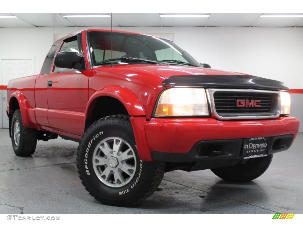 2002 Sonoma SLS Extended Cab 4x4 - Fire Red / Graphite photo #2