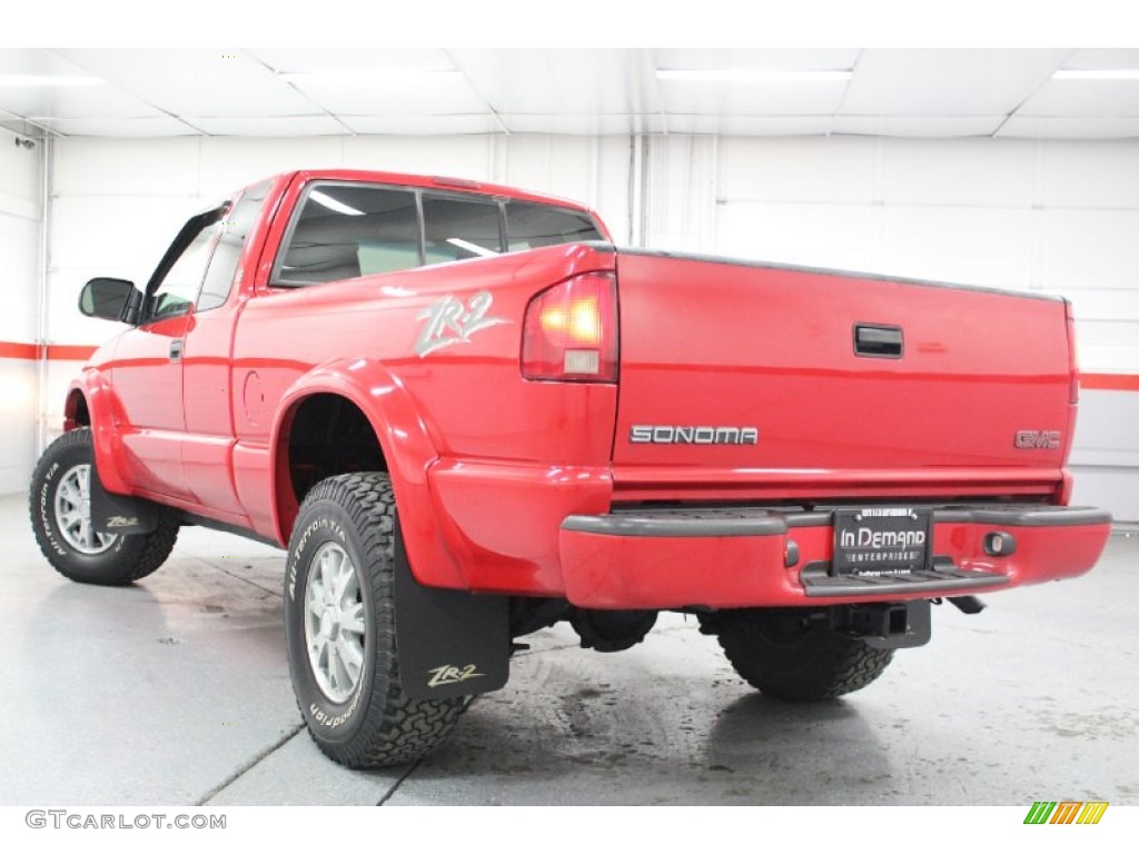 2002 Sonoma SLS Extended Cab 4x4 - Fire Red / Graphite photo #4