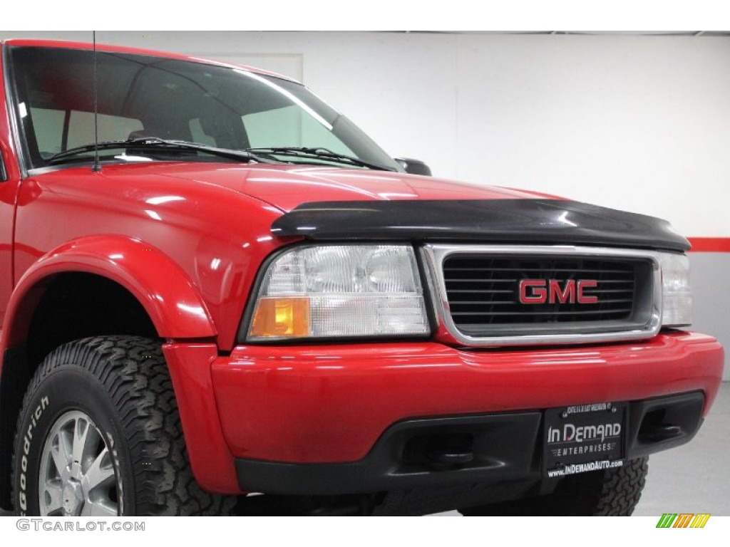 2002 Sonoma SLS Extended Cab 4x4 - Fire Red / Graphite photo #8