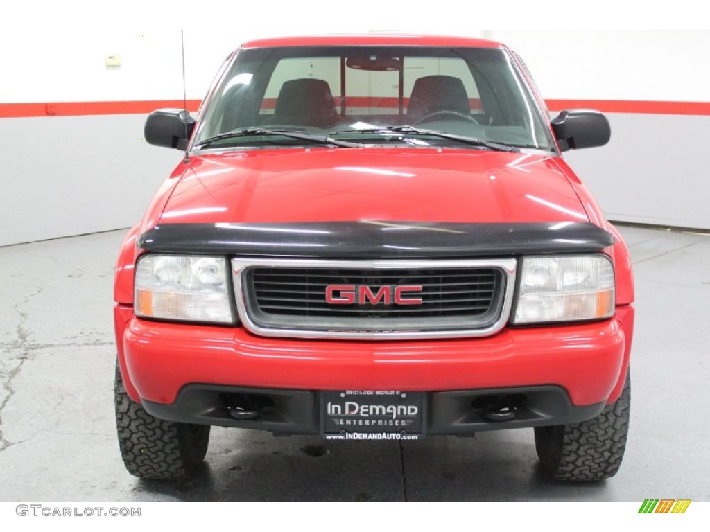 2002 Sonoma SLS Extended Cab 4x4 - Fire Red / Graphite photo #12