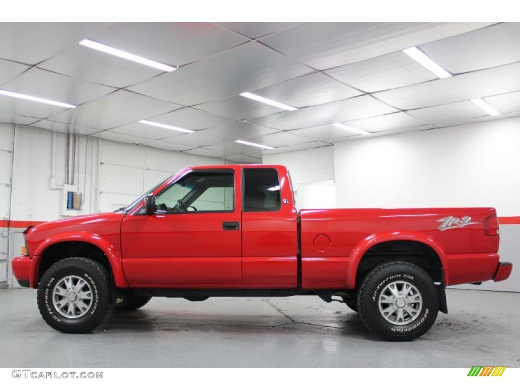 2002 Sonoma SLS Extended Cab 4x4 - Fire Red / Graphite photo #18