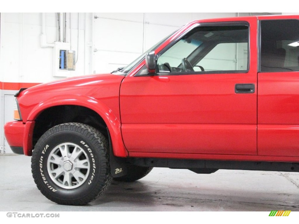 2002 Sonoma SLS Extended Cab 4x4 - Fire Red / Graphite photo #19