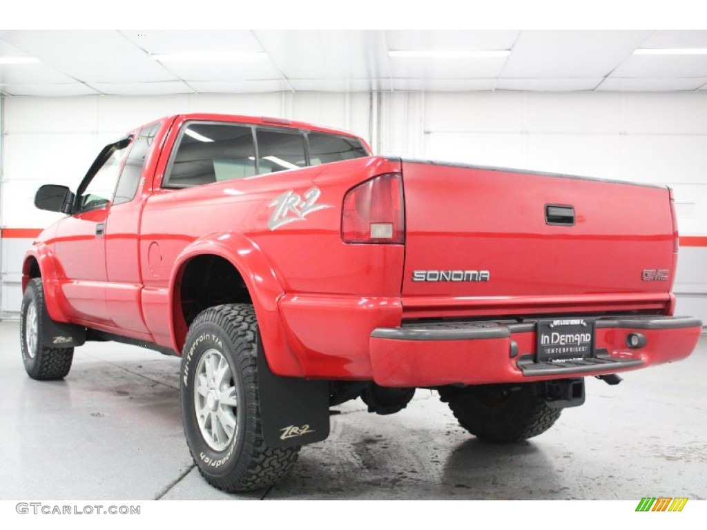 2002 Sonoma SLS Extended Cab 4x4 - Fire Red / Graphite photo #21