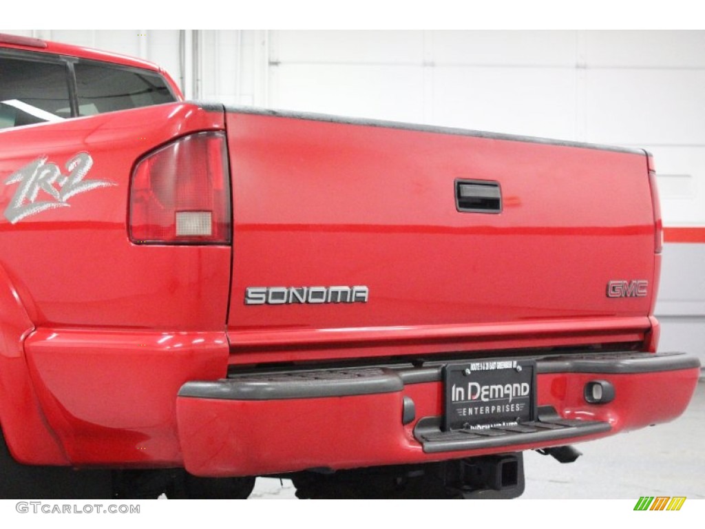 2002 Sonoma SLS Extended Cab 4x4 - Fire Red / Graphite photo #22