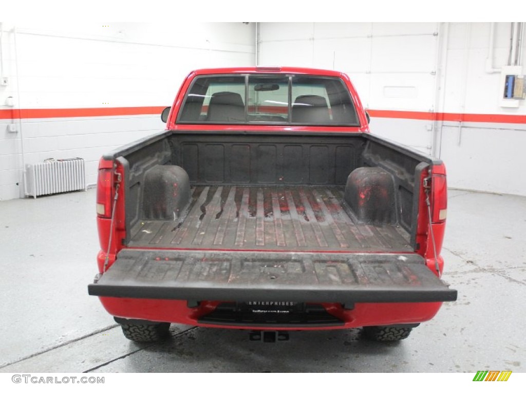 2002 Sonoma SLS Extended Cab 4x4 - Fire Red / Graphite photo #27