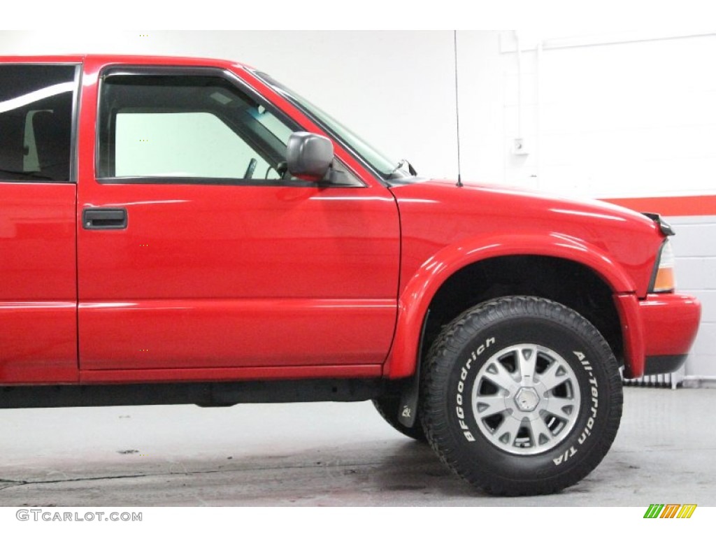 2002 Sonoma SLS Extended Cab 4x4 - Fire Red / Graphite photo #33