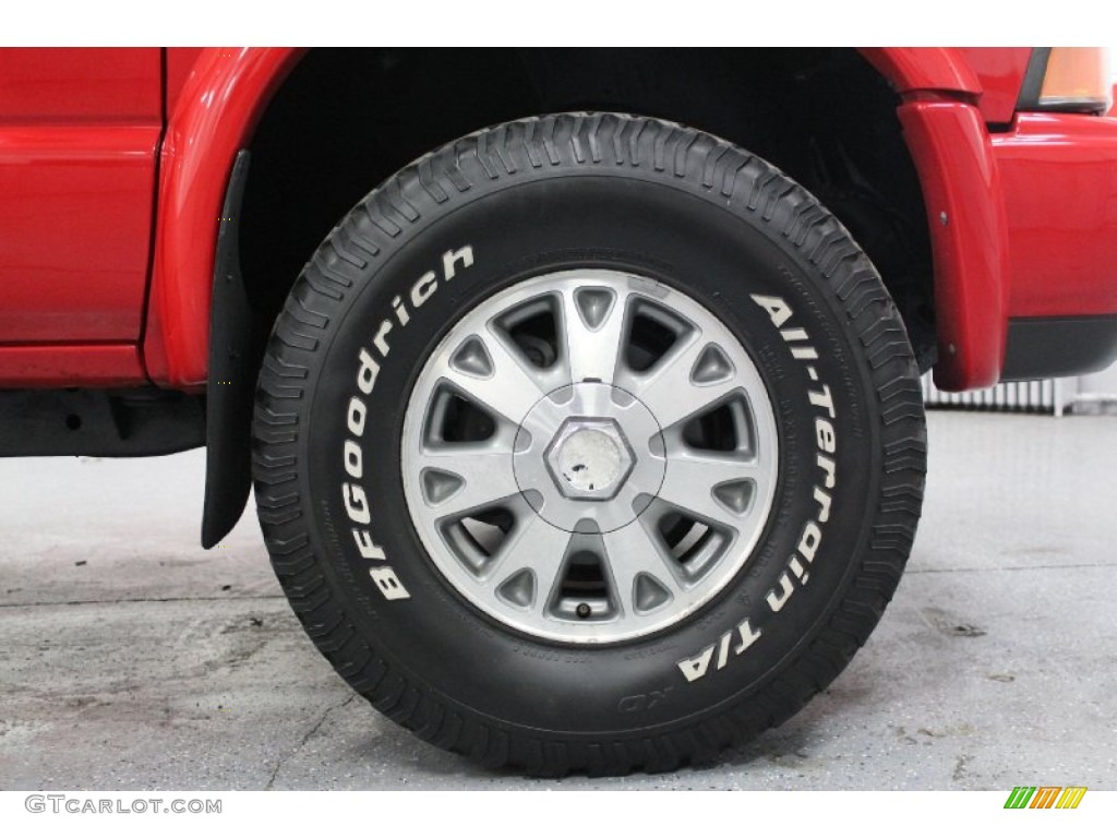 2002 Sonoma SLS Extended Cab 4x4 - Fire Red / Graphite photo #48