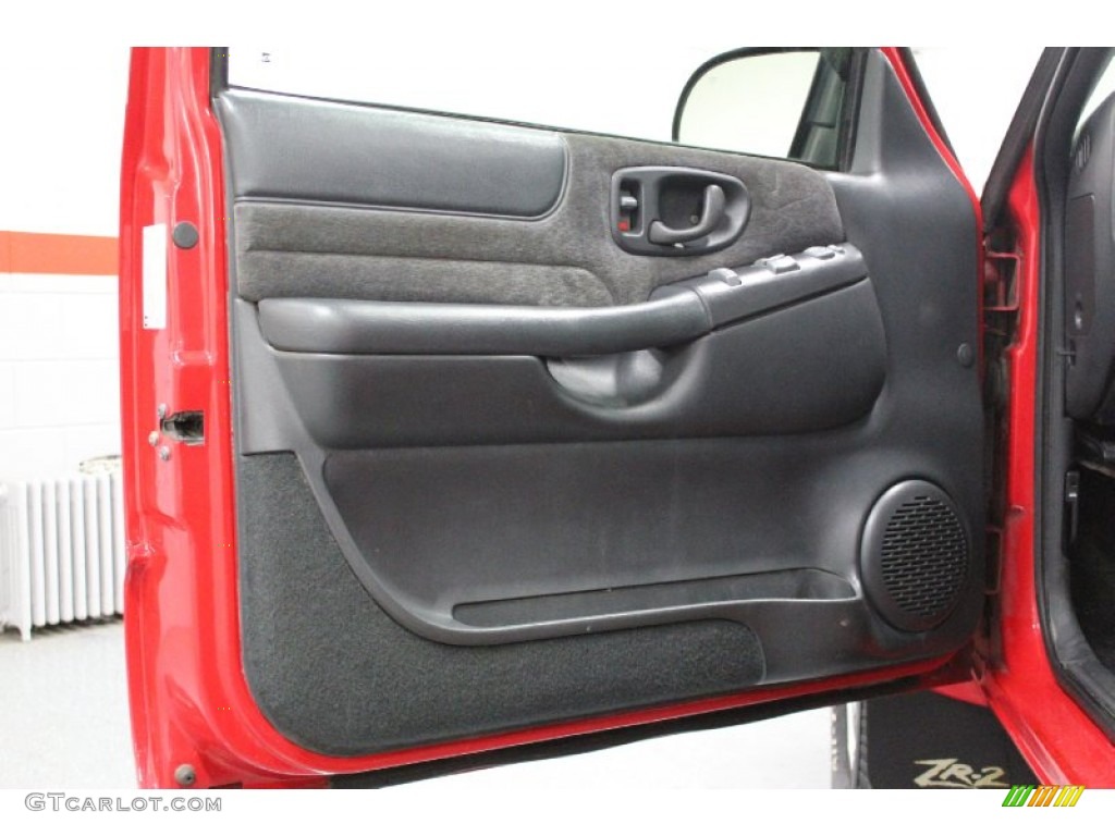 2002 Sonoma SLS Extended Cab 4x4 - Fire Red / Graphite photo #51