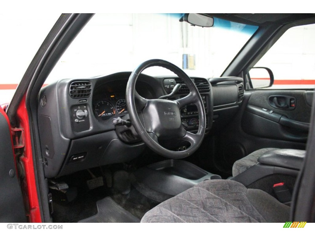 2002 Sonoma SLS Extended Cab 4x4 - Fire Red / Graphite photo #56