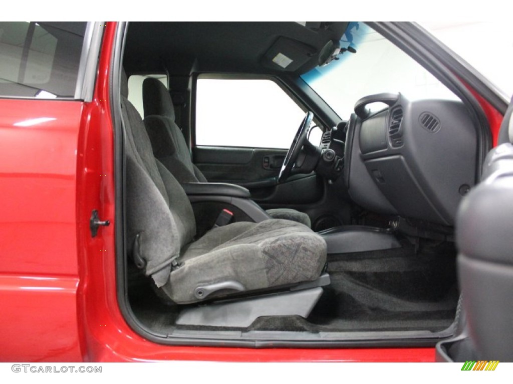 2002 Sonoma SLS Extended Cab 4x4 - Fire Red / Graphite photo #64