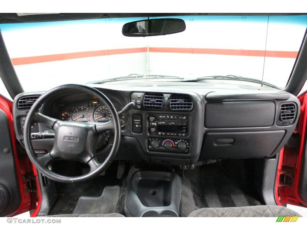 2002 Sonoma SLS Extended Cab 4x4 - Fire Red / Graphite photo #70