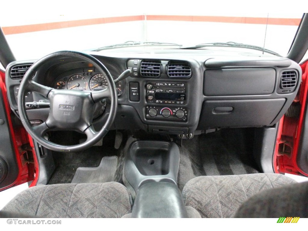 2002 Sonoma SLS Extended Cab 4x4 - Fire Red / Graphite photo #71