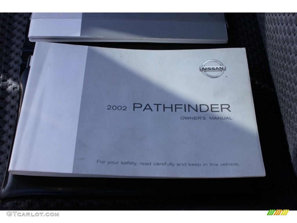 2002 Pathfinder LE 4x4 - Super Black / Charcoal photo #4