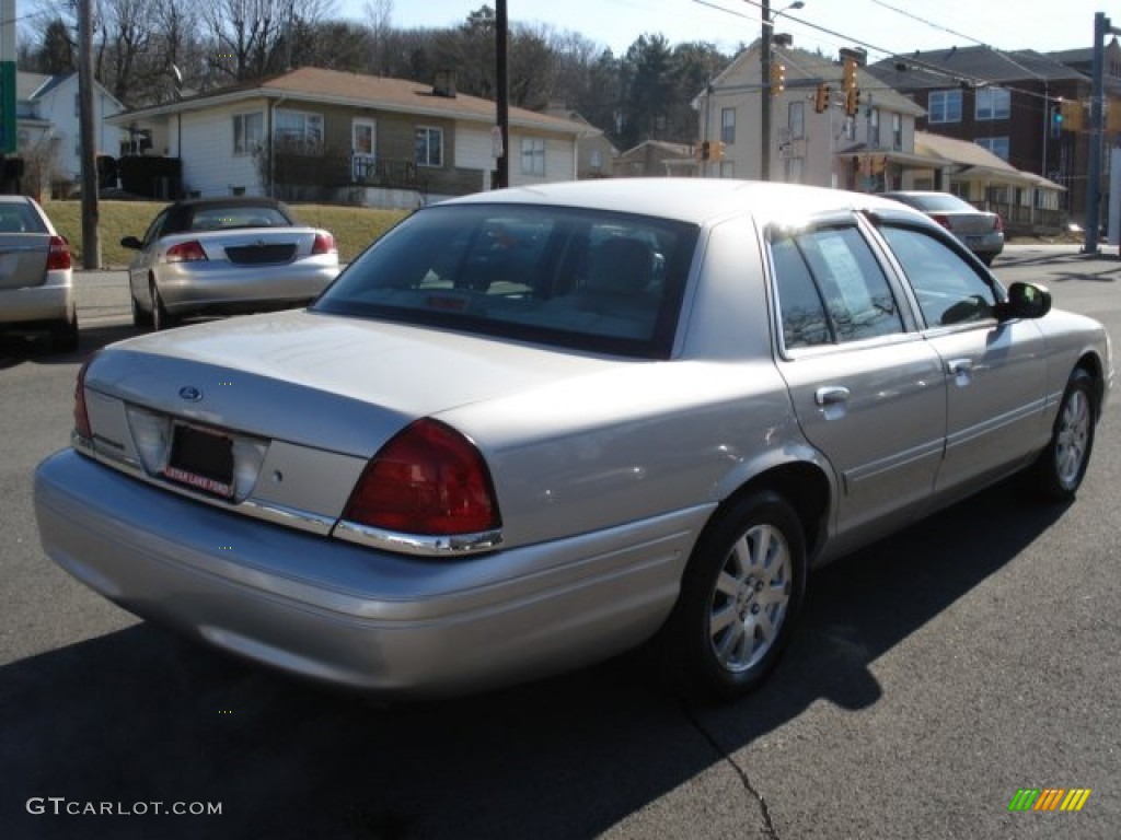 2006 Crown Victoria LX - Silver Birch Metallic / Medium Light Stone photo #8