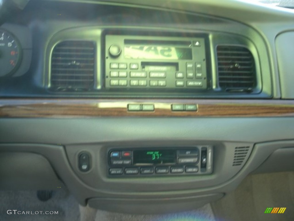 2006 Crown Victoria LX - Silver Birch Metallic / Medium Light Stone photo #17