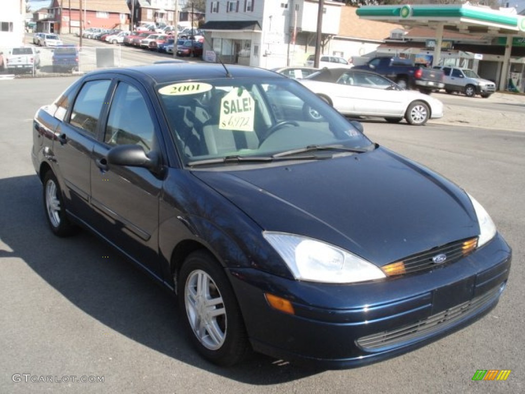 2001 Focus SE Sedan - Twilight Blue Metallic / Medium Graphite Grey photo #2