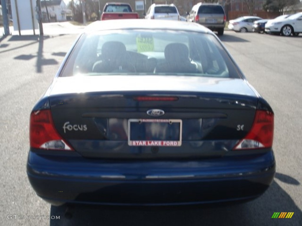 2001 Focus SE Sedan - Twilight Blue Metallic / Medium Graphite Grey photo #7