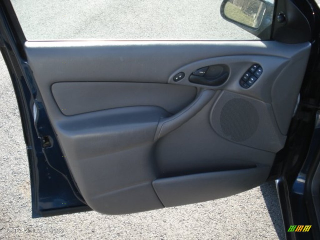 2001 Focus SE Sedan - Twilight Blue Metallic / Medium Graphite Grey photo #12