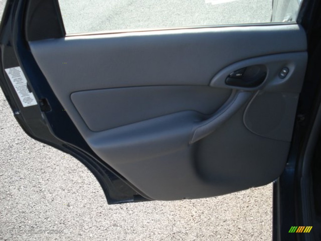 2001 Focus SE Sedan - Twilight Blue Metallic / Medium Graphite Grey photo #14