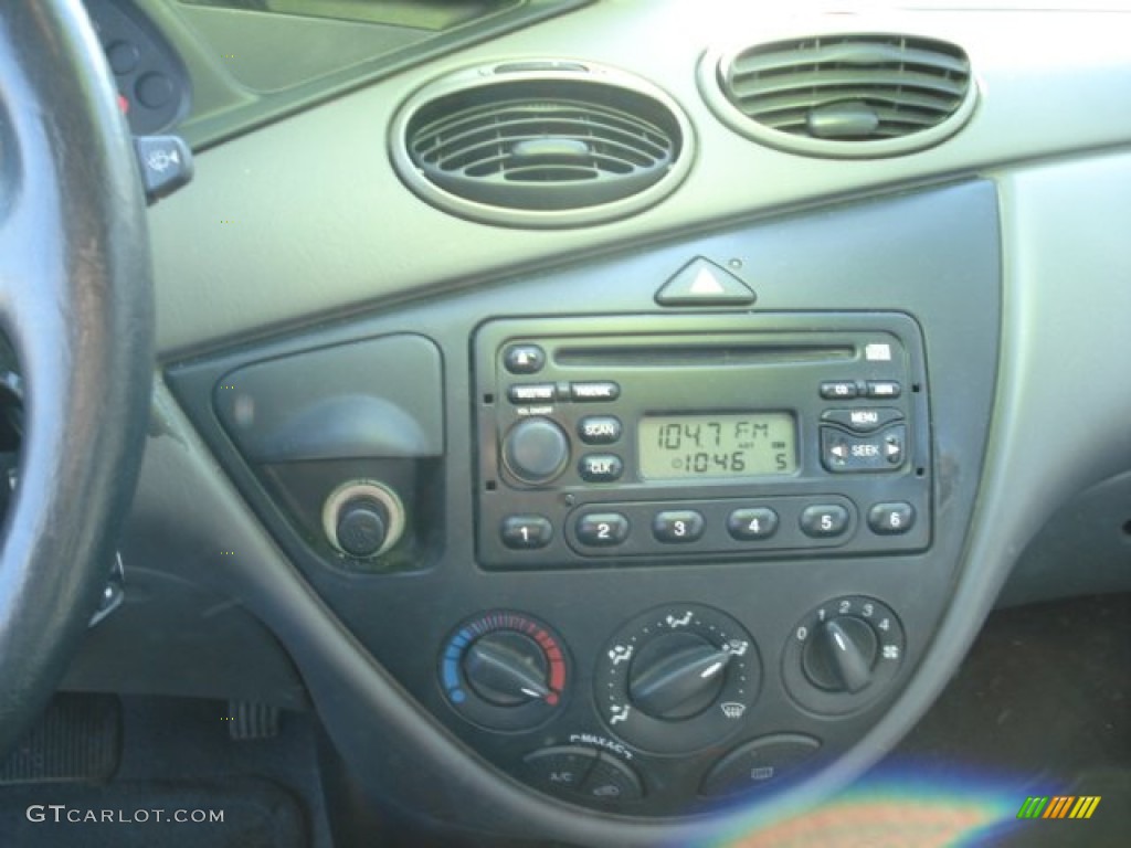 2001 Focus SE Sedan - Twilight Blue Metallic / Medium Graphite Grey photo #17