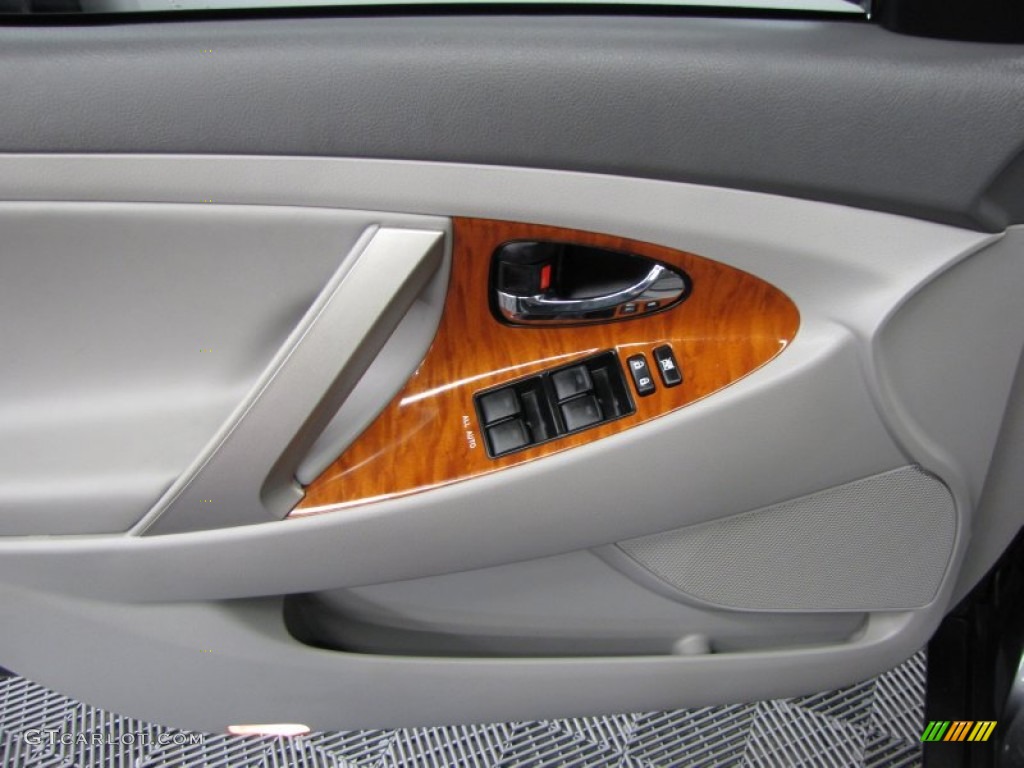 2010 Toyota Camry XLE V6 Ash Gray Door Panel Photo #61254326