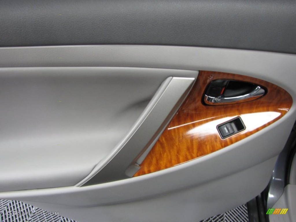 2010 Toyota Camry XLE V6 Ash Gray Door Panel Photo #61254335