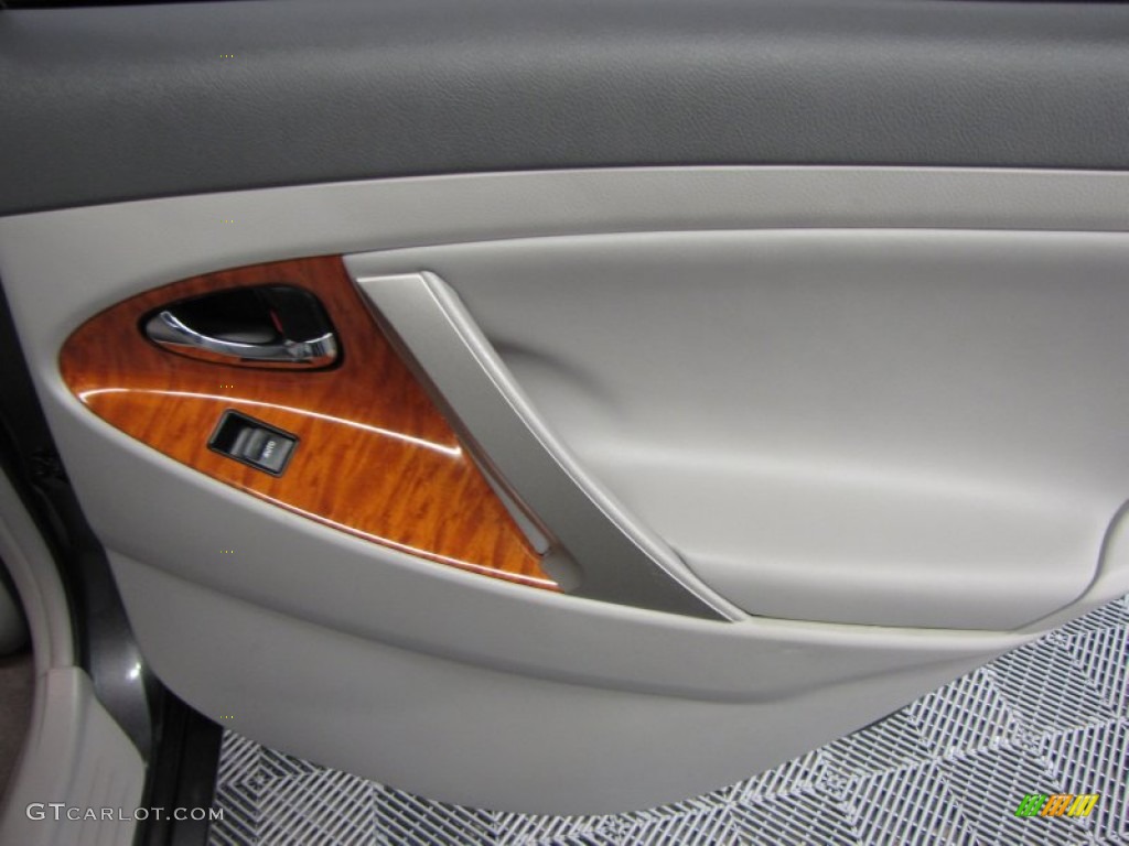 2010 Toyota Camry XLE V6 Ash Gray Door Panel Photo #61254344