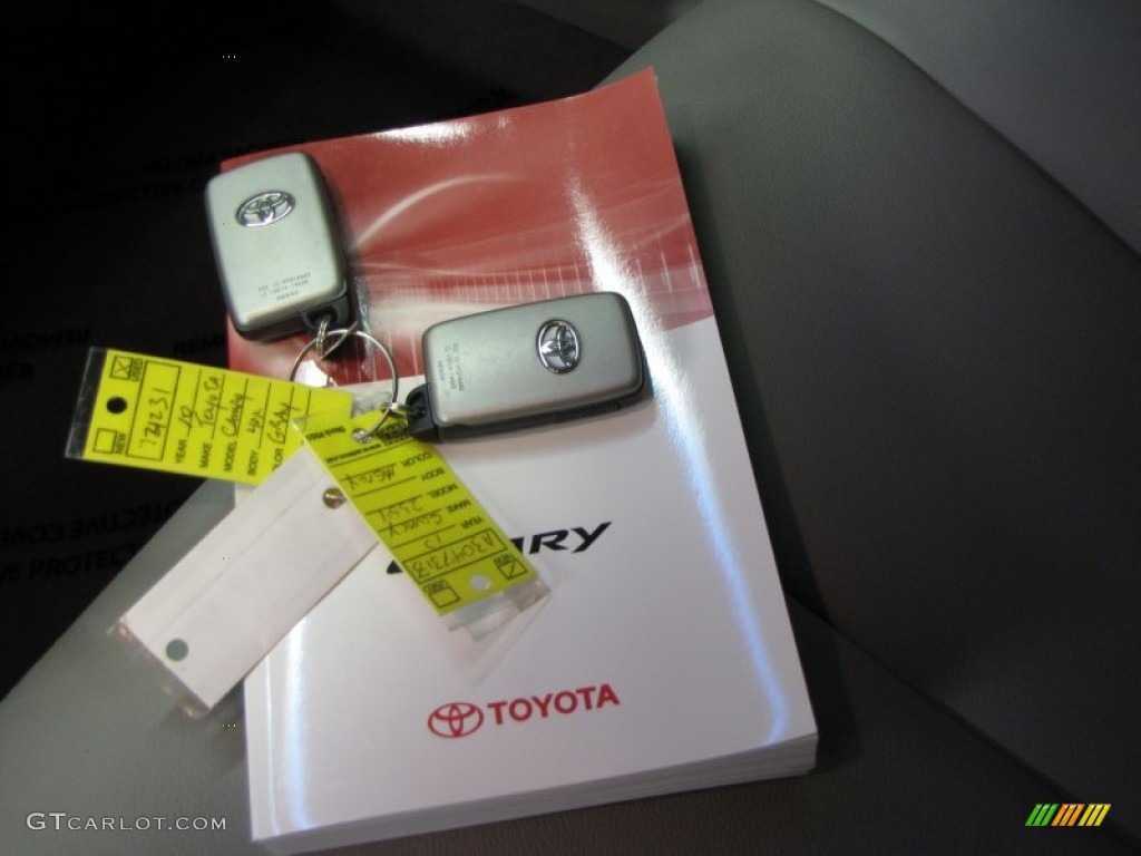 2010 Toyota Camry XLE V6 Keys Photo #61254437