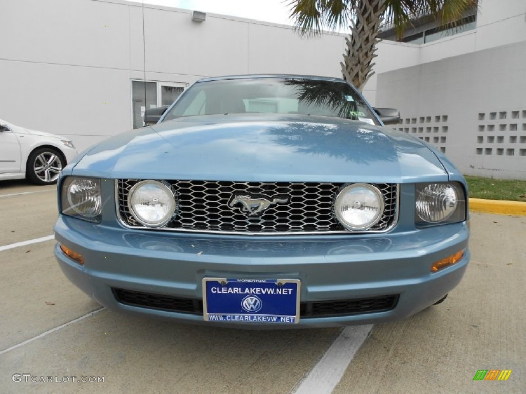 2007 Mustang V6 Premium Convertible - Windveil Blue Metallic / Light Graphite photo #2