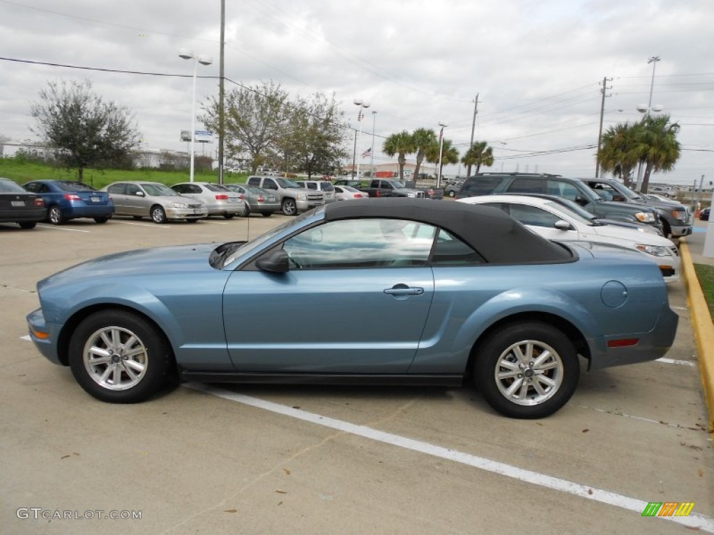 2007 Mustang V6 Premium Convertible - Windveil Blue Metallic / Light Graphite photo #4