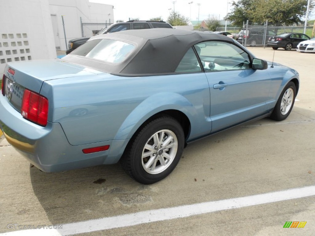 2007 Mustang V6 Premium Convertible - Windveil Blue Metallic / Light Graphite photo #7