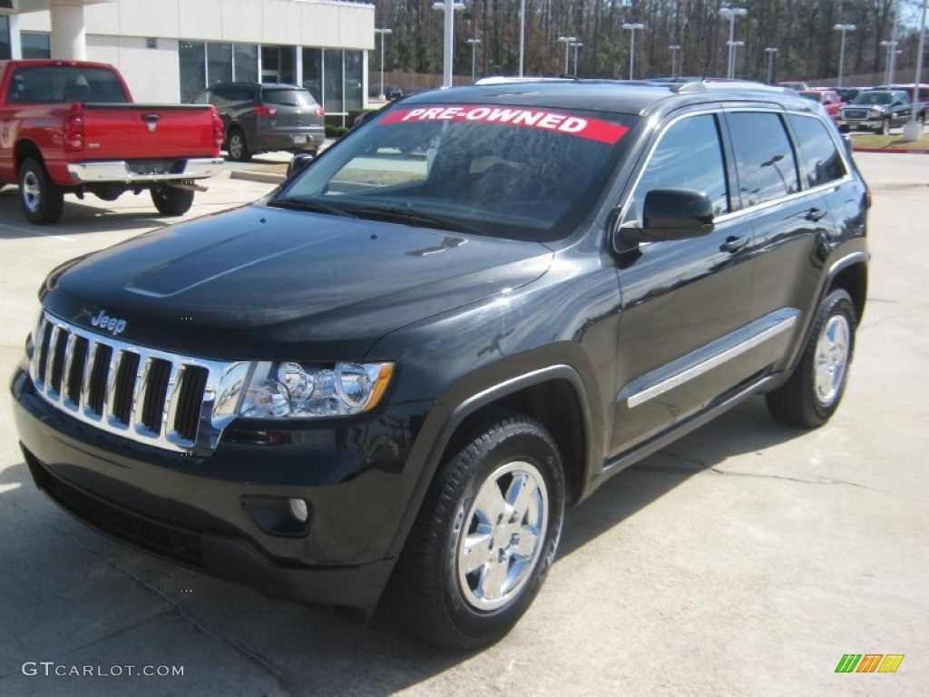 2011 Grand Cherokee Laredo - Brilliant Black Crystal Pearl / Black photo #1