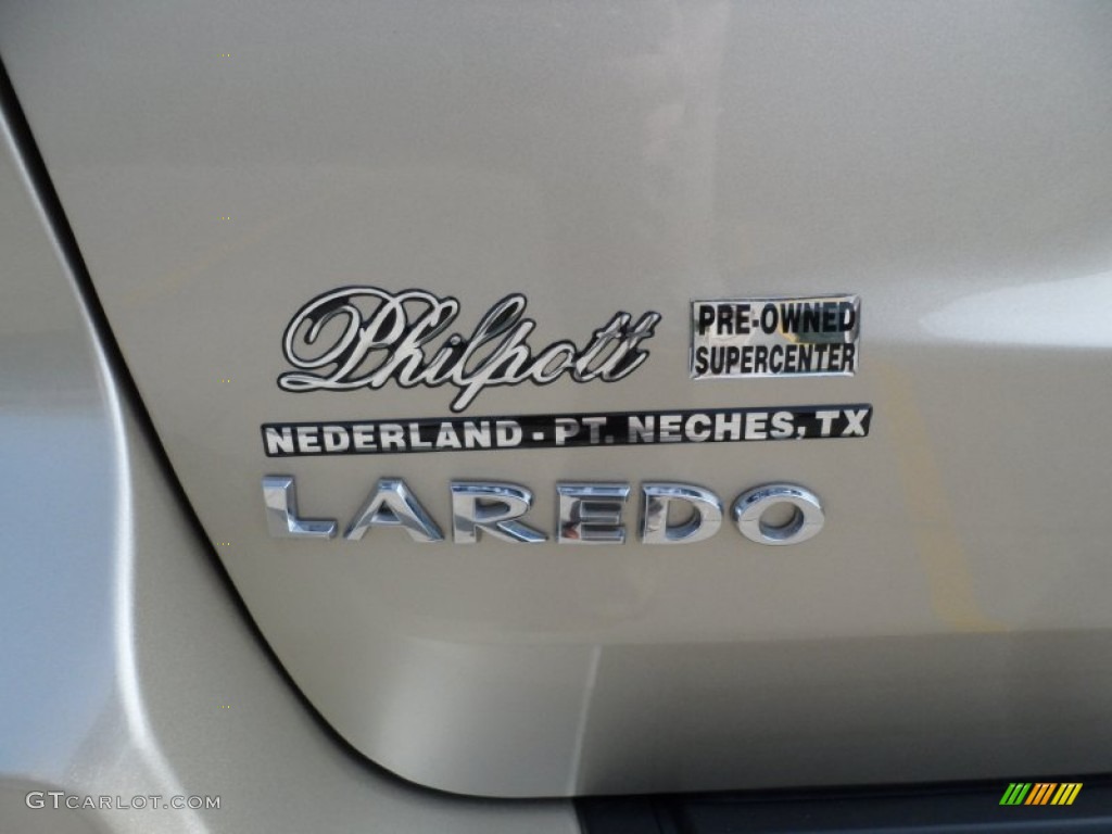 2011 Grand Cherokee Laredo X Package - White Gold Metallic / Dark Graystone/Medium Graystone photo #15