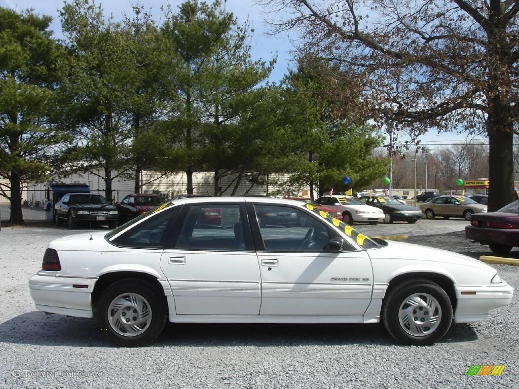 1996 Grand Prix SE Sedan - Bright White / Graphite Gray photo #4