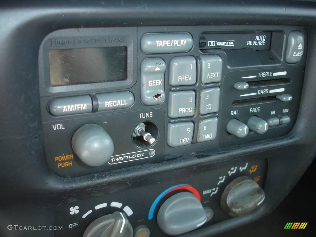 1996 Grand Prix SE Sedan - Bright White / Graphite Gray photo #24