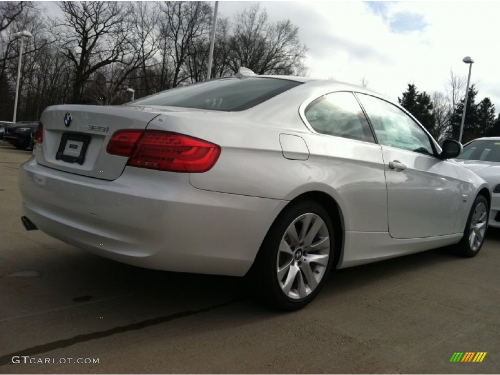 2012 3 Series 328i xDrive Coupe - Mineral White Metallic / Black photo #3