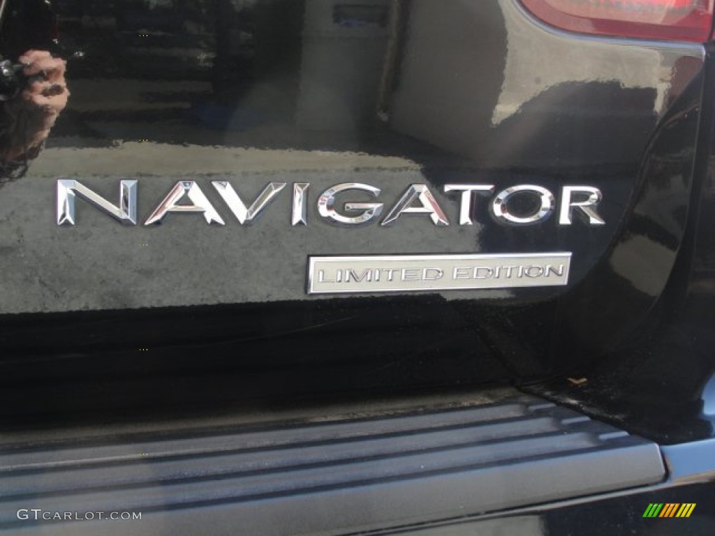 2005 Navigator Luxury - Black Clearcoat / Camel photo #13