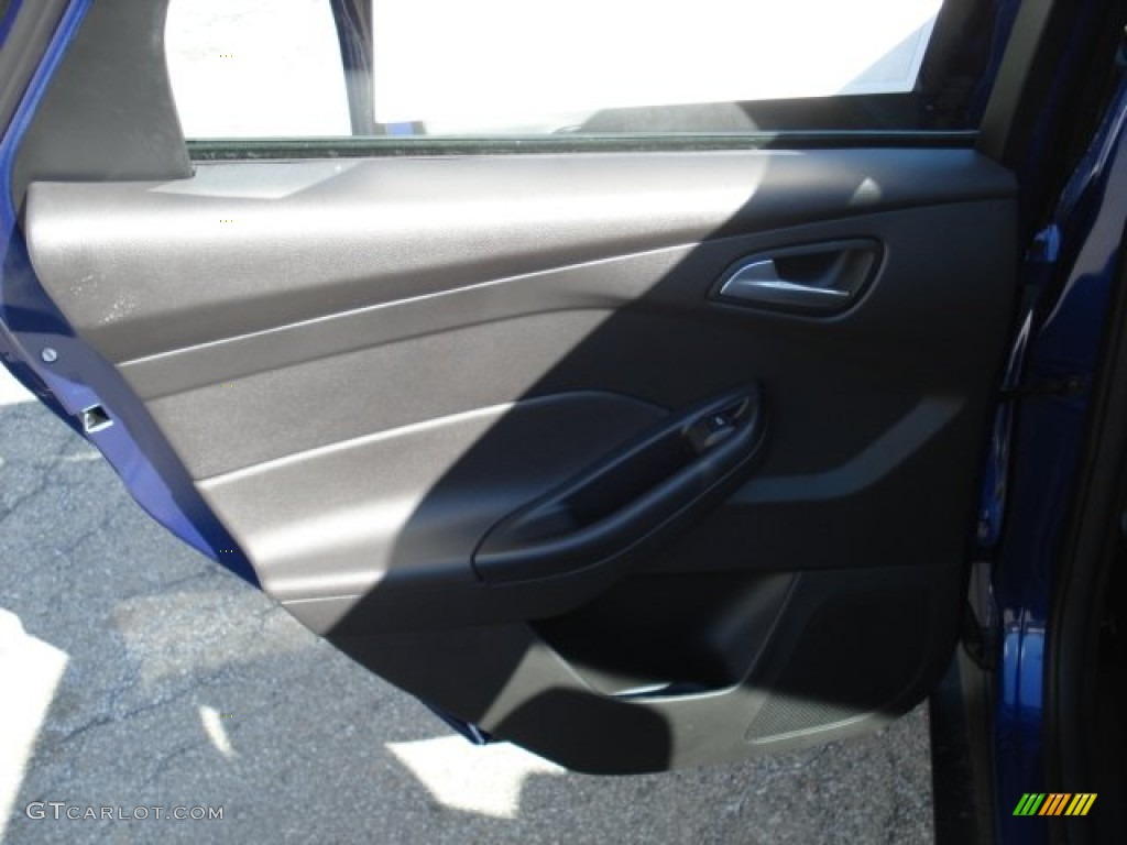 2012 Focus SE Sedan - Sonic Blue Metallic / Charcoal Black photo #14