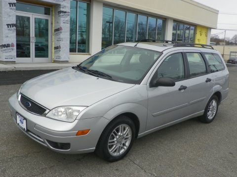 2005 Ford Focus ZXW SES Wagon Data, Info and Specs
