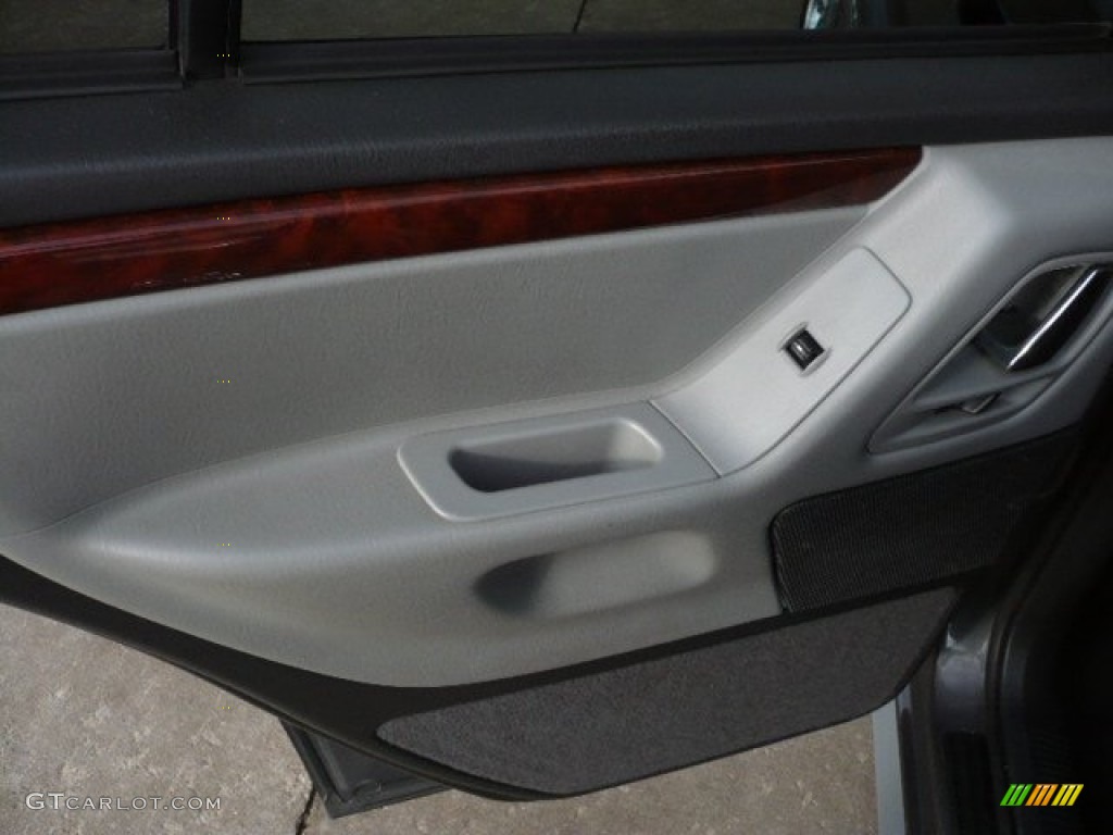 2004 Grand Cherokee Overland 4x4 - Graphite Metallic / Dark Slate Gray photo #18