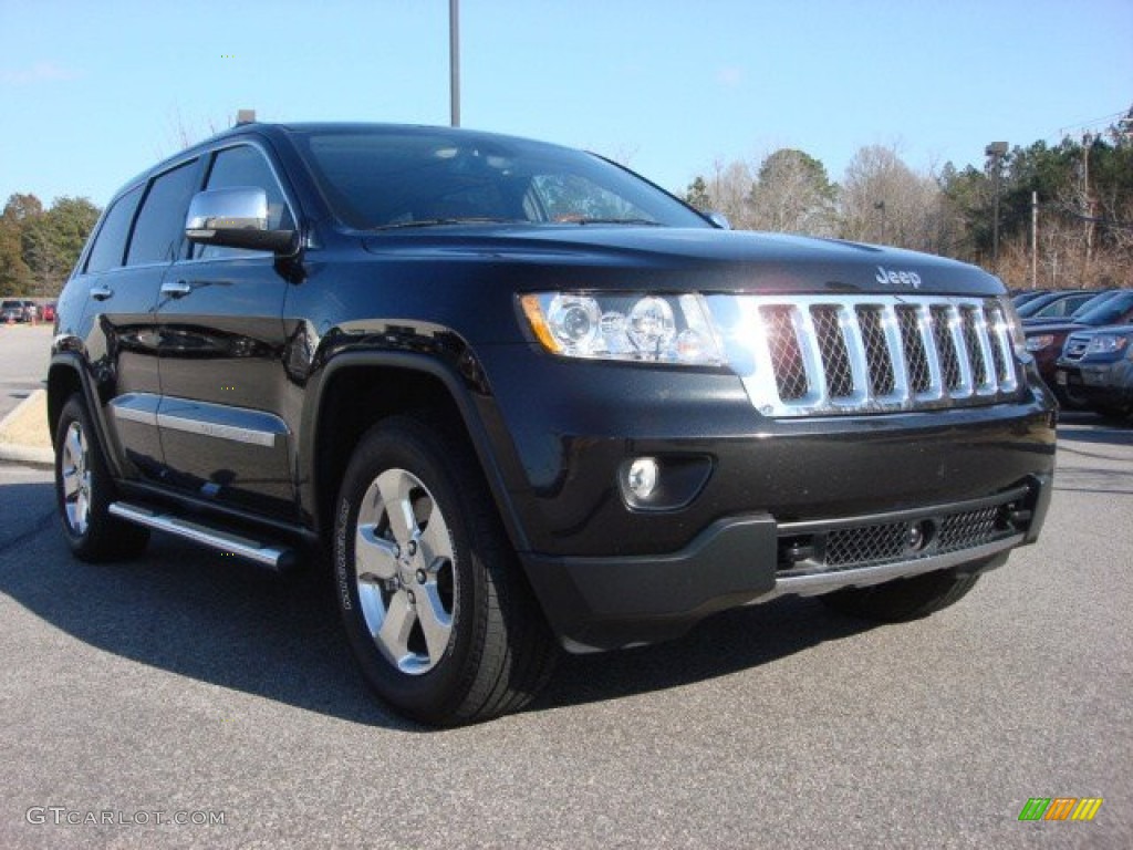 2011 Grand Cherokee Overland 4x4 - Brilliant Black Crystal Pearl / New Saddle/Black photo #7