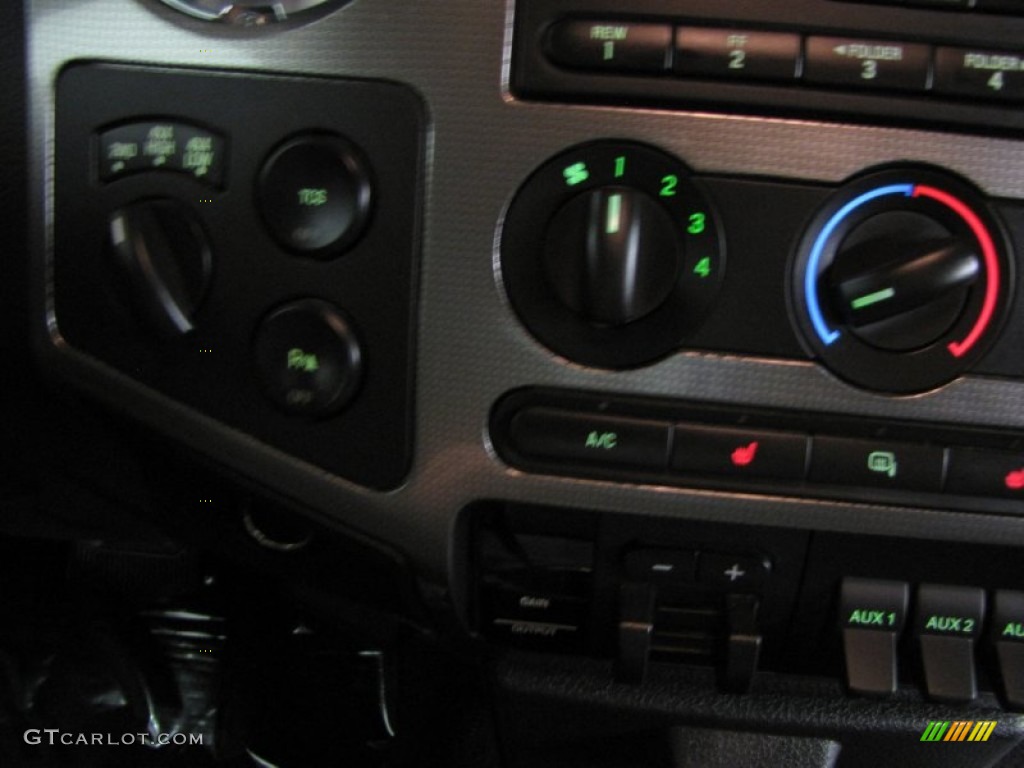 2008 F350 Super Duty FX4 Crew Cab 4x4 - Bright Red / Black photo #13