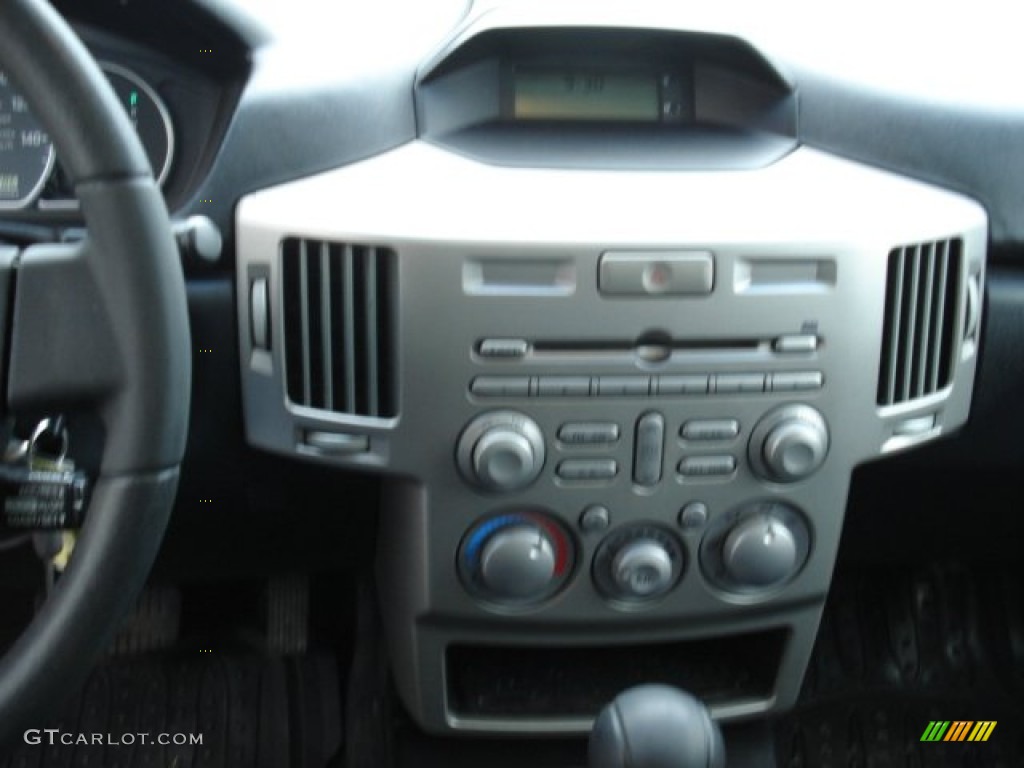 2004 Endeavor LS - Titanium Gray Pearl / Charcoal Gray photo #22