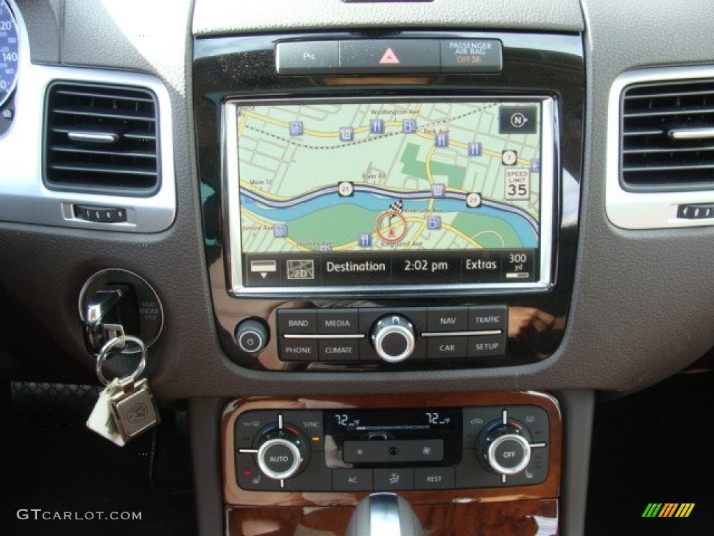 2012 Volkswagen Touareg TDI Lux 4XMotion Navigation Photos