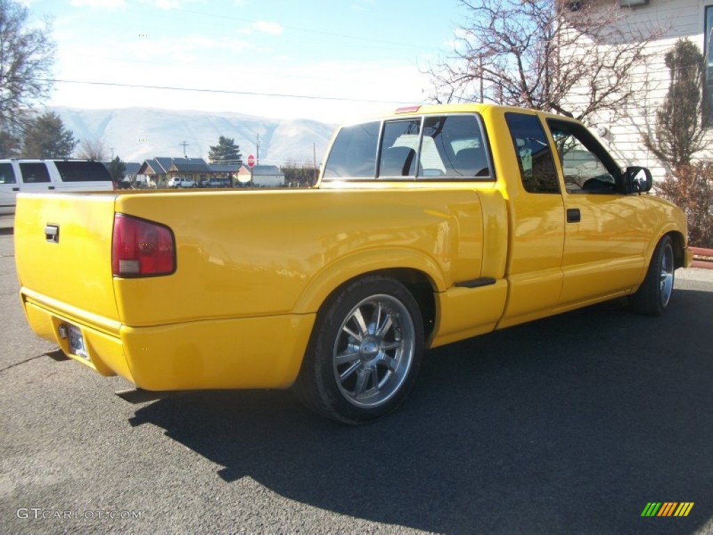 2003 S10 Extended Cab - Yellow / Medium Gray photo #2