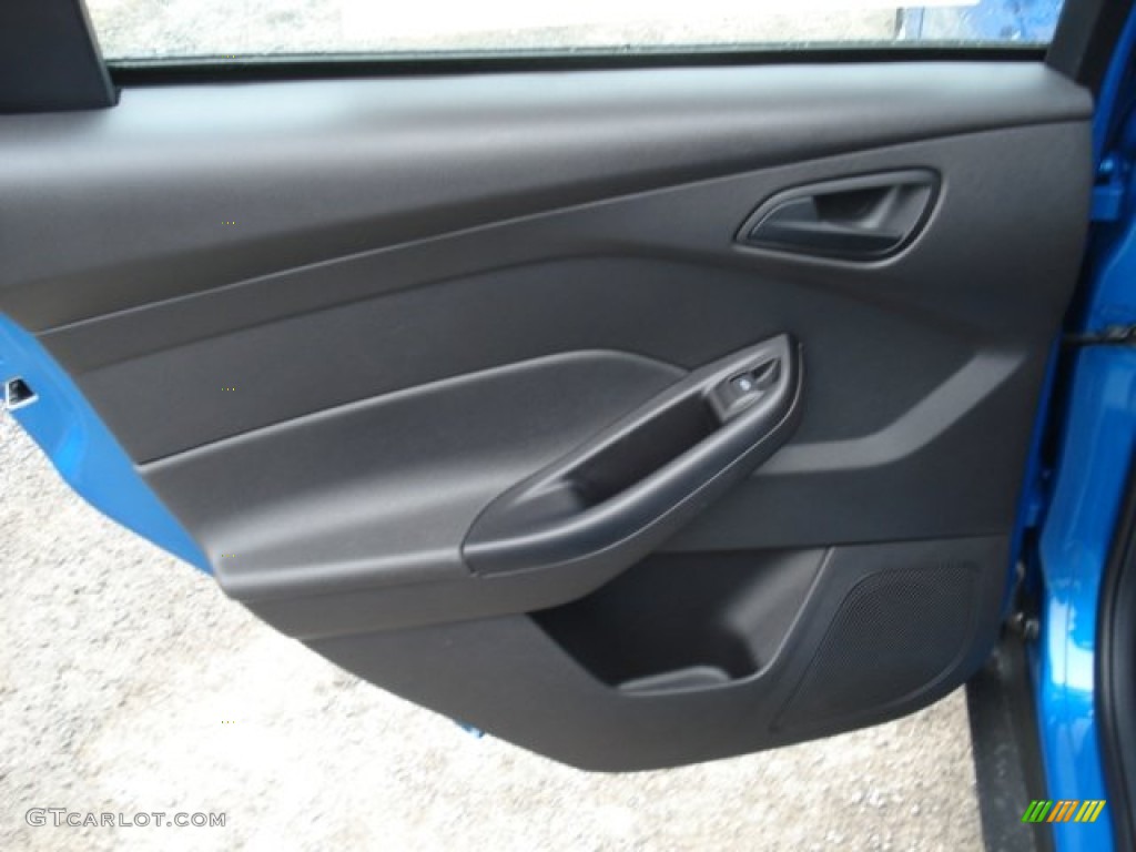 2012 Focus SE 5-Door - Blue Candy Metallic / Charcoal Black photo #14