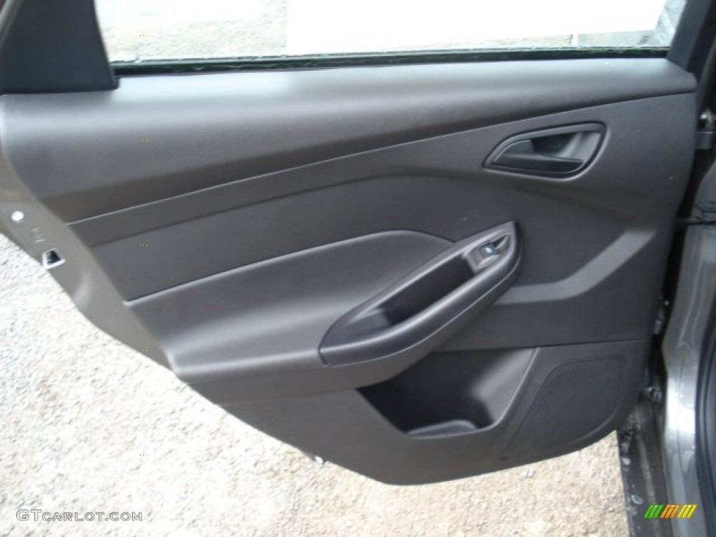 2012 Focus SE 5-Door - Sterling Grey Metallic / Charcoal Black photo #14