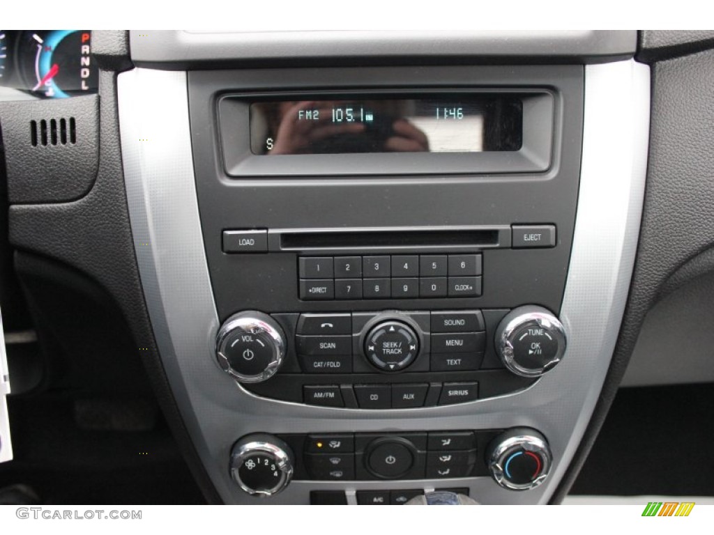 2010 Ford Fusion SE Controls Photo #61325024