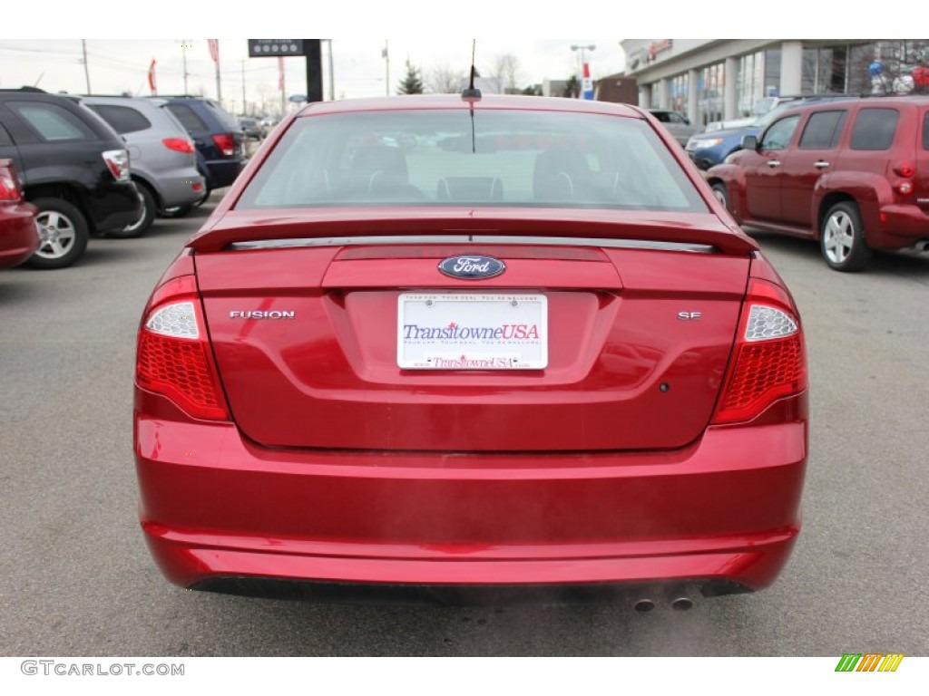 2010 Fusion SE - Red Candy Metallic / Charcoal Black photo #14