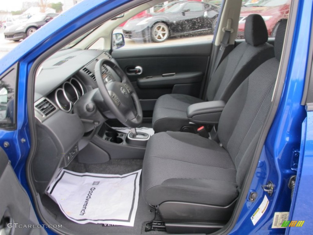 Charcoal Interior 2012 Nissan Versa 1.8 SL Hatchback Photo #61327202